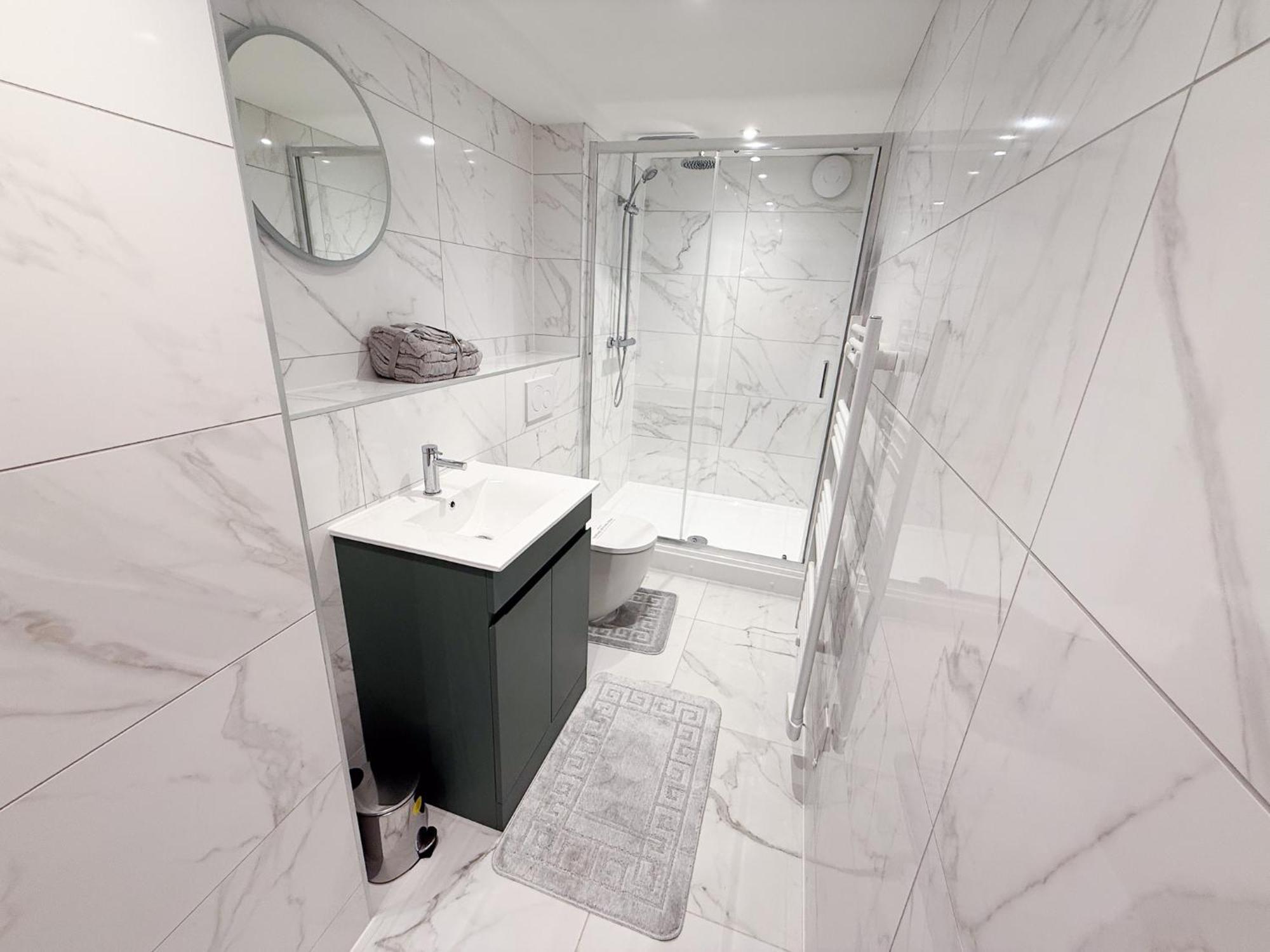 Spacious Modern 1 Bed Apartments In St Neots - Perfect For Contractors & Professionals - Free Parking - Wifi - Fully Equipped Kitchen - Smart Tv Ideal For Work Stays And Long Projects Exteriör bild