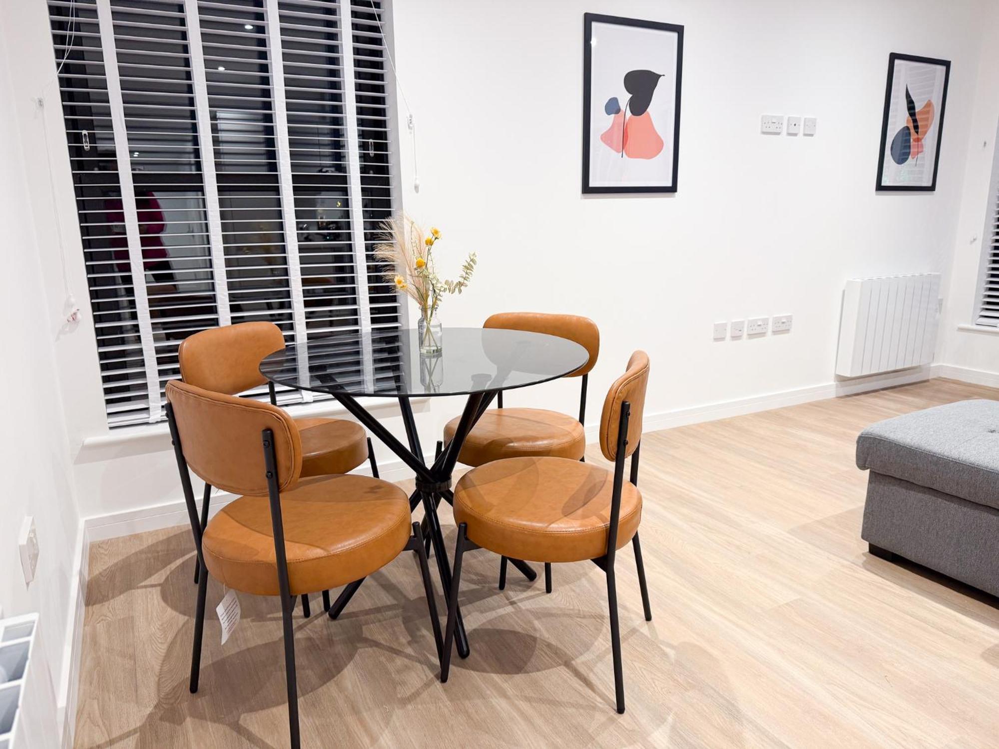 Spacious Modern 1 Bed Apartments In St Neots - Perfect For Contractors & Professionals - Free Parking - Wifi - Fully Equipped Kitchen - Smart Tv Ideal For Work Stays And Long Projects Exteriör bild