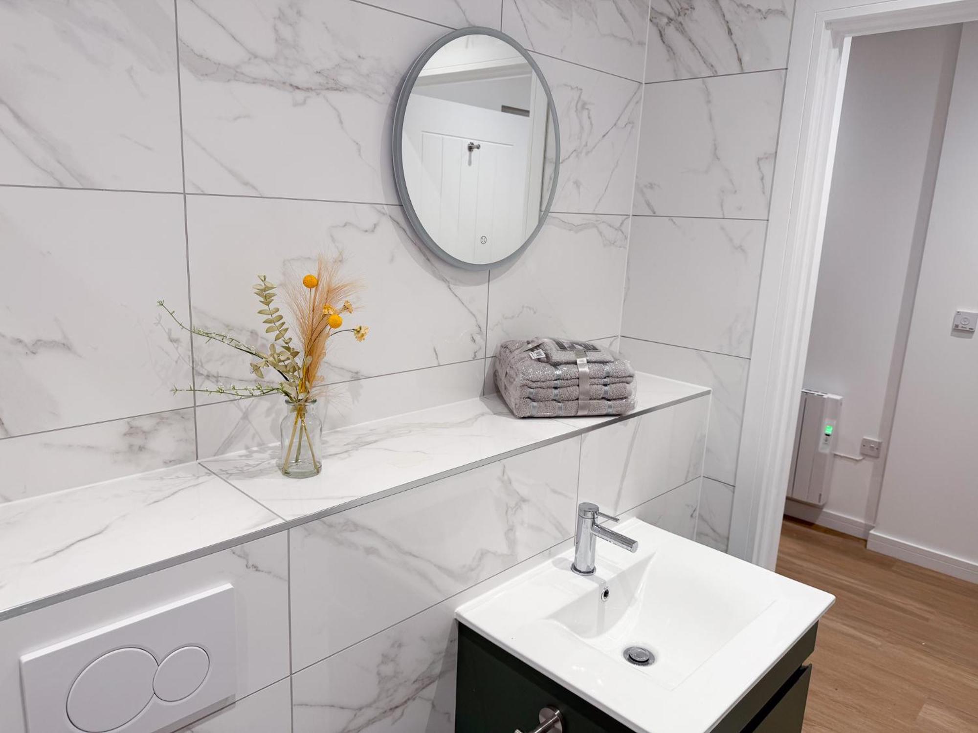Spacious Modern 1 Bed Apartments In St Neots - Perfect For Contractors & Professionals - Free Parking - Wifi - Fully Equipped Kitchen - Smart Tv Ideal For Work Stays And Long Projects Exteriör bild