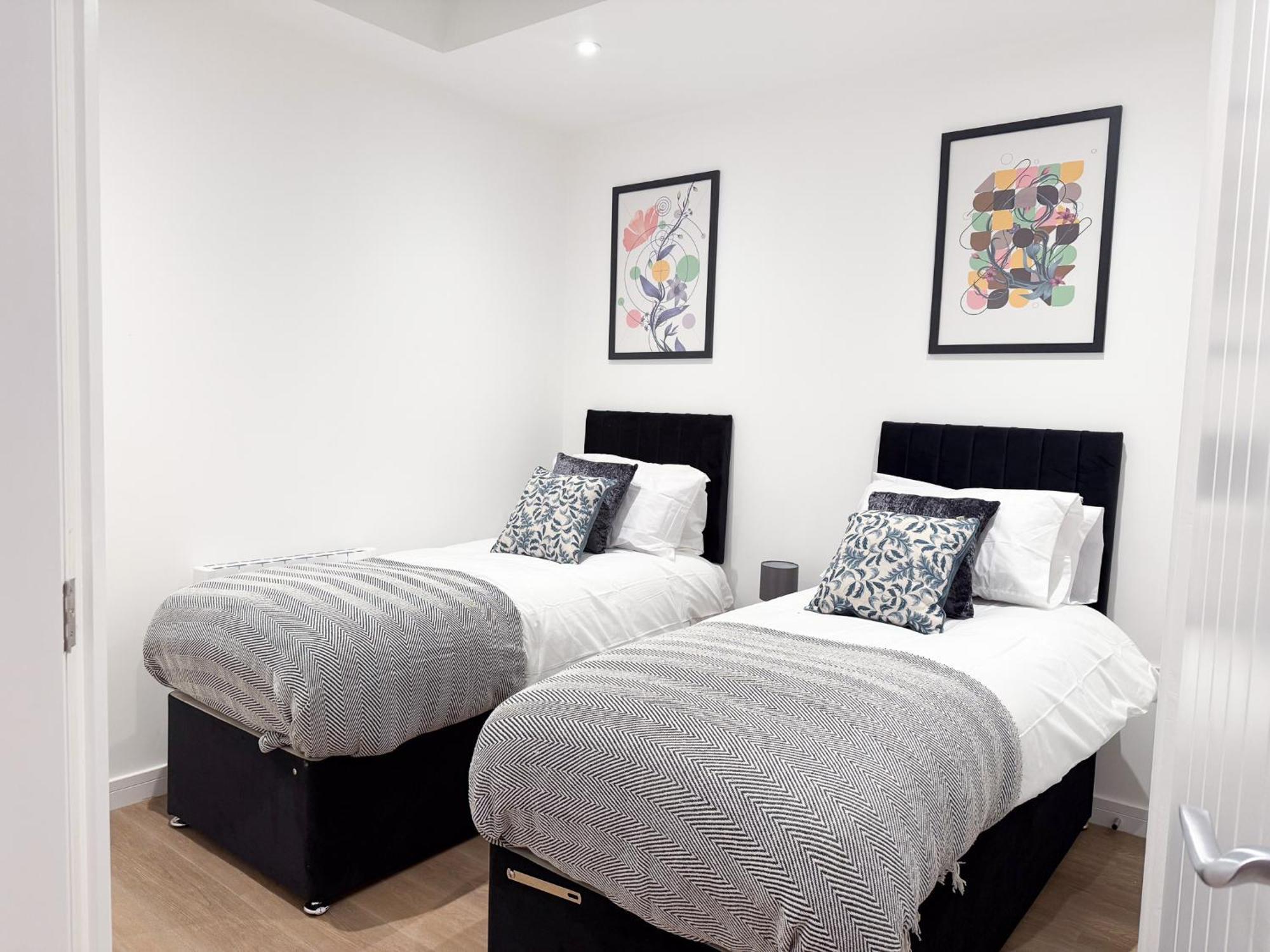 Spacious Modern 1 Bed Apartments In St Neots - Perfect For Contractors & Professionals - Free Parking - Wifi - Fully Equipped Kitchen - Smart Tv Ideal For Work Stays And Long Projects Exteriör bild