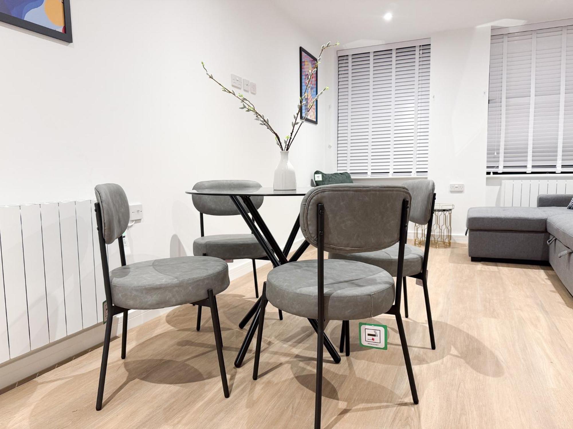 Spacious Modern 1 Bed Apartments In St Neots - Perfect For Contractors & Professionals - Free Parking - Wifi - Fully Equipped Kitchen - Smart Tv Ideal For Work Stays And Long Projects Exteriör bild