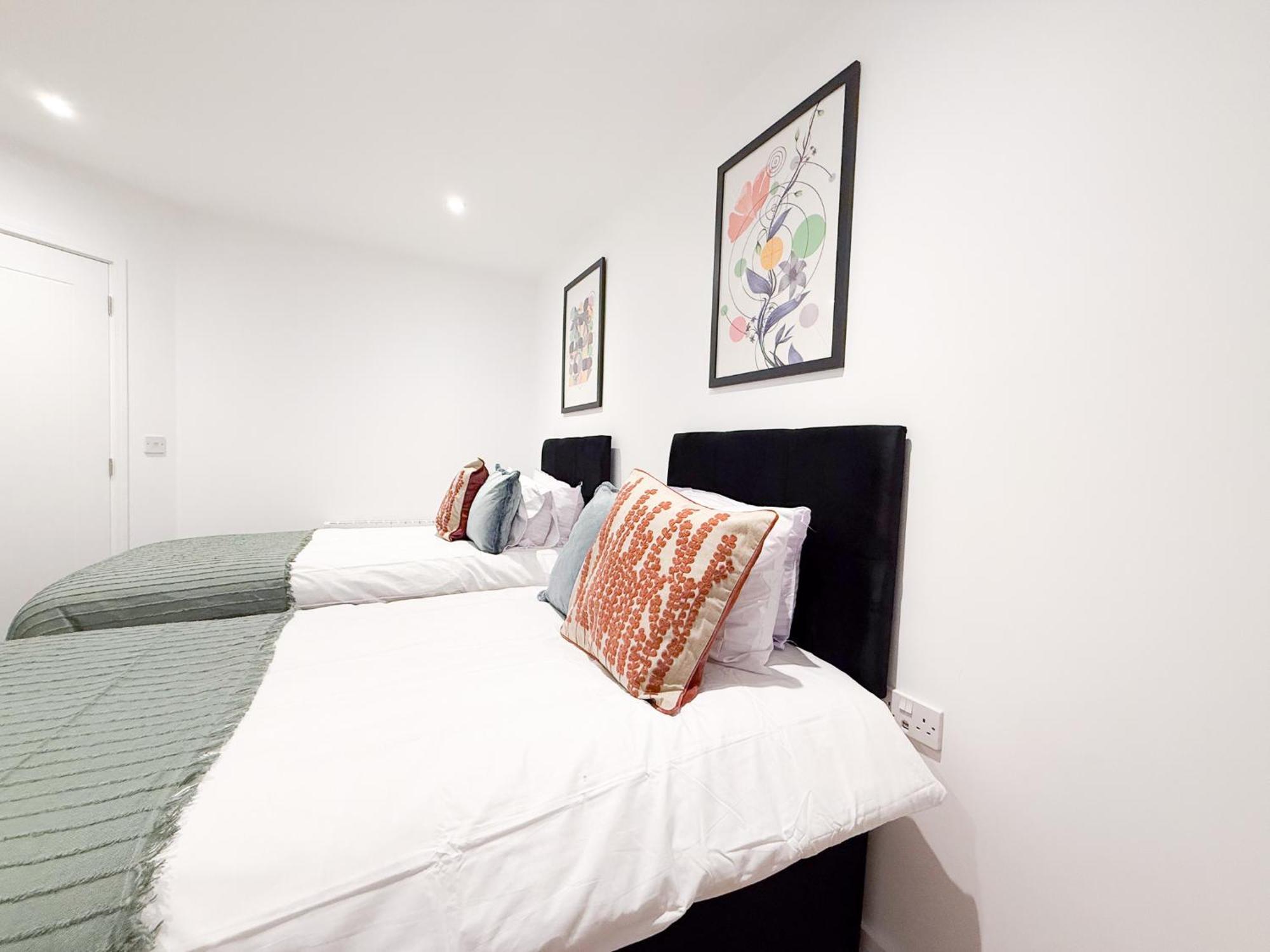 Spacious Modern 1 Bed Apartments In St Neots - Perfect For Contractors & Professionals - Free Parking - Wifi - Fully Equipped Kitchen - Smart Tv Ideal For Work Stays And Long Projects Exteriör bild