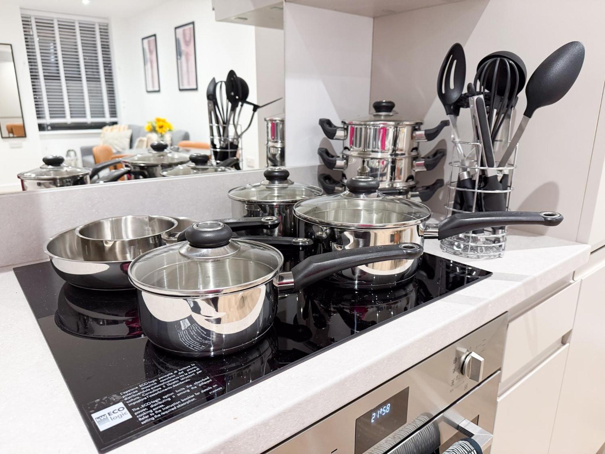 Spacious Modern 1 Bed Apartments In St Neots - Perfect For Contractors & Professionals - Free Parking - Wifi - Fully Equipped Kitchen - Smart Tv Ideal For Work Stays And Long Projects Exteriör bild