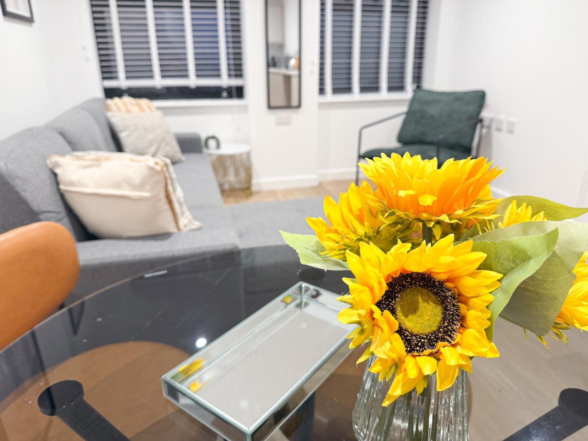 Spacious Modern 1 Bed Apartments In St Neots - Perfect For Contractors & Professionals - Free Parking - Wifi - Fully Equipped Kitchen - Smart Tv Ideal For Work Stays And Long Projects Exteriör bild